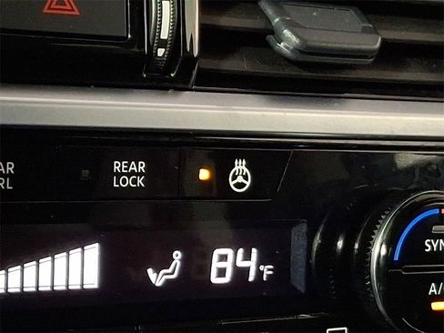 Used 2024 Nissan Pathfinder SL image 26