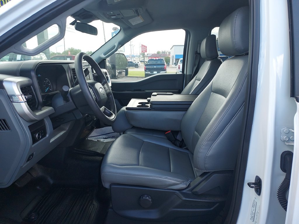 Used 2025 Ford F550 4x4 Crew Cab Super Duty image 13