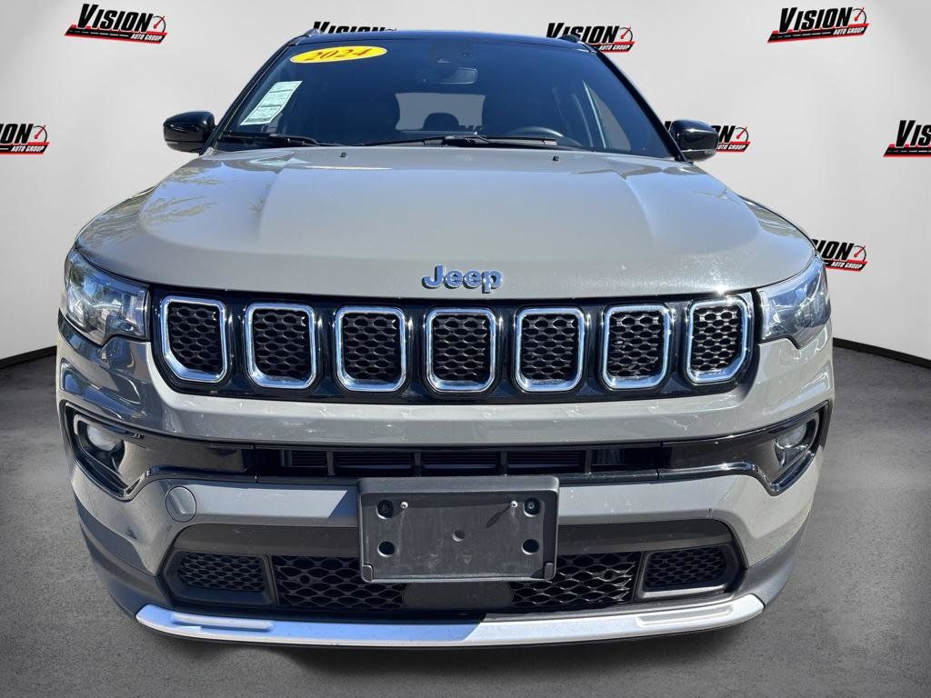 Used 2024 Jeep Compass Limited AWD/4WD image 2