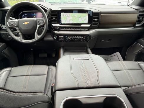 Used 2024 Chevrolet Silverado 2500 High Country w/ High Country Premium Package AWD/4WD image 22