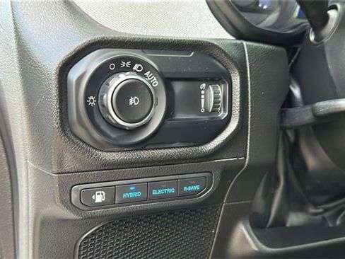 Used 2024 Jeep Wrangler Unlimited image 12