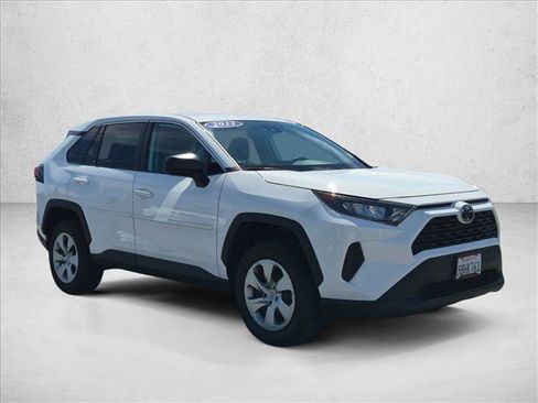 Used 2022 Toyota RAV4 LE FWD image 3