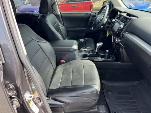 Used 2019 Toyota 4Runner TRD Off-Road AWD/4WD image 13