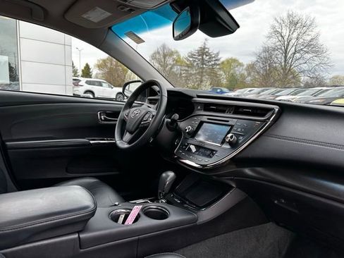 Used 2018 Toyota Avalon XLE Premium w/ All Weather Liner Package FWD image 17
