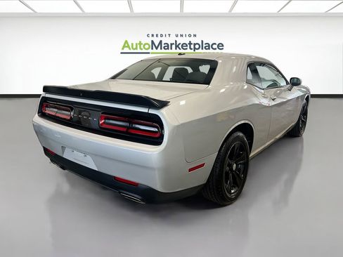 Used 2023 Dodge Challenger SXT image 6