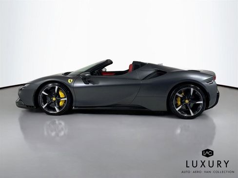 Used 2022 Ferrari SF90 Spider image 9
