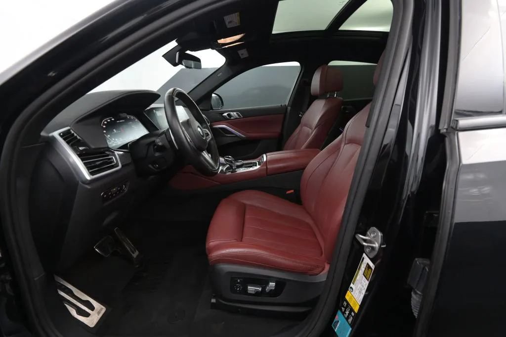 Used 2021 BMW X6 M50i AWD/4WD image 29