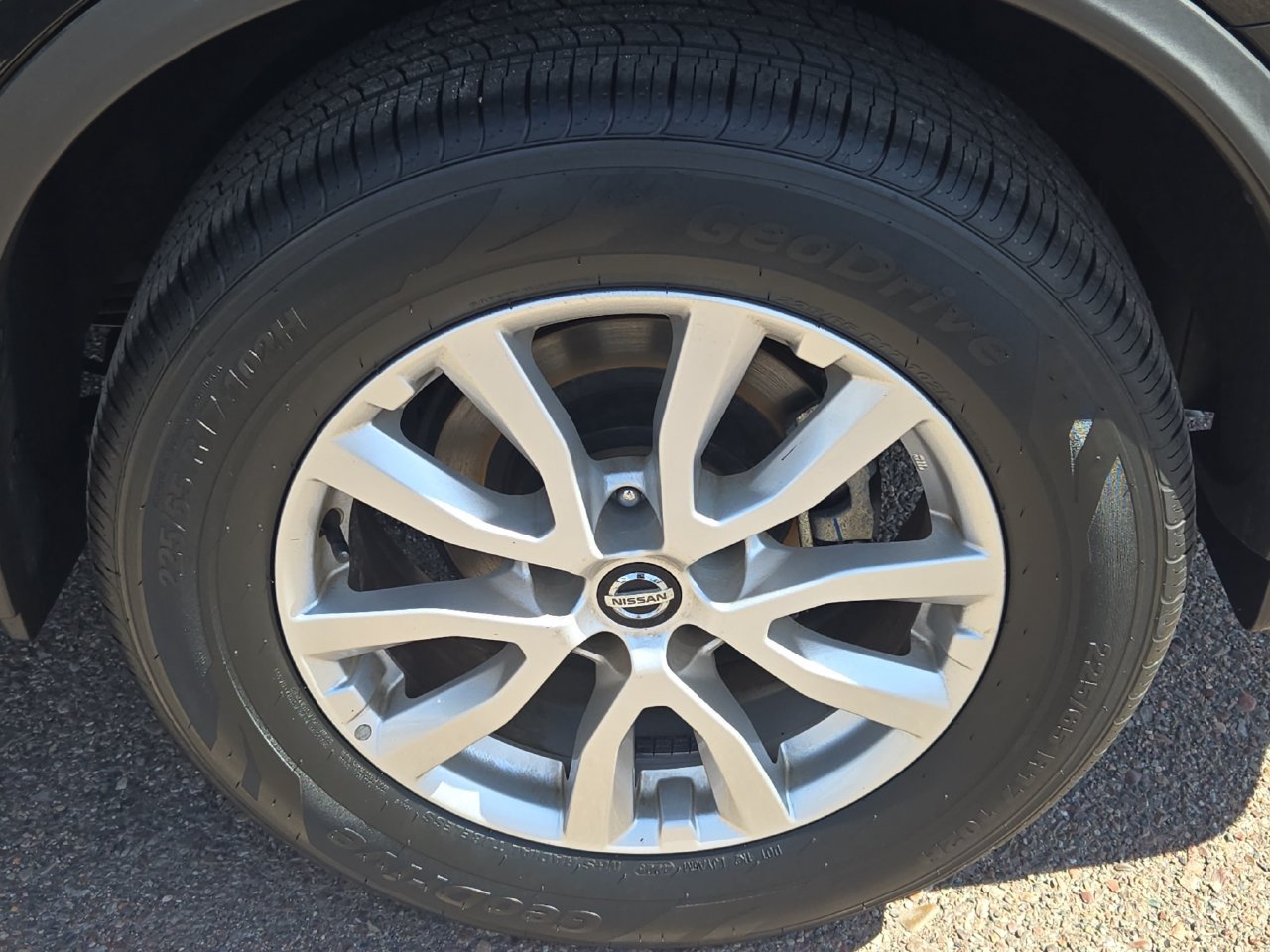 Used 2017 Nissan Rogue SV FWD image 31