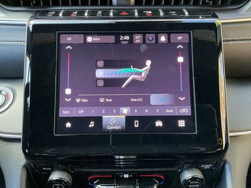 Used 2025 Jeep Grand Cherokee Laredo RWD image 23