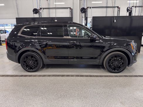 Certified 2022 Kia Telluride SX w/ Nightfall Edition Package image 2