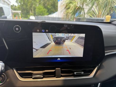 Used 2025 Chevrolet Equinox LT FWD image 23