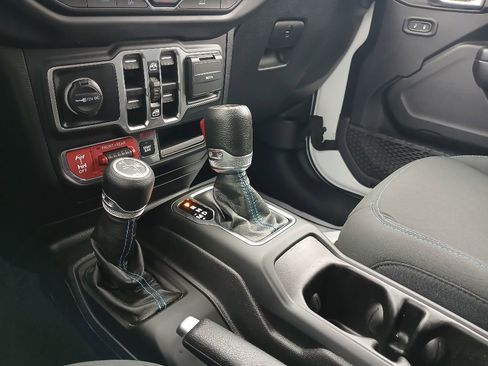 Used 2021 Jeep Wrangler Unlimited Rubicon 4xe image 15