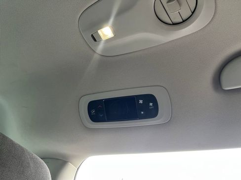 Used 2023 Chrysler Voyager LX image 37