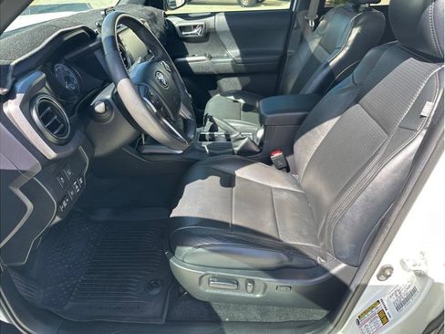 Used 2021 Toyota Tacoma TRD Off-Road image 16