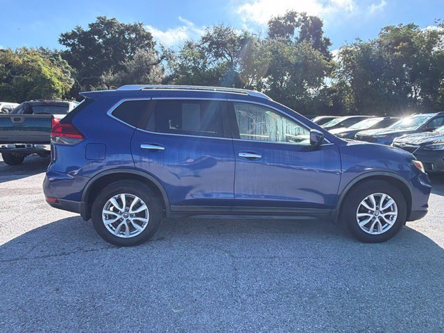 Used 2017 Nissan Rogue SV w/ SV Premium Package AWD/4WD image 4