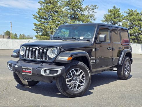 Used 2024 Jeep Wrangler Unlimited Sahara AWD/4WD image 32