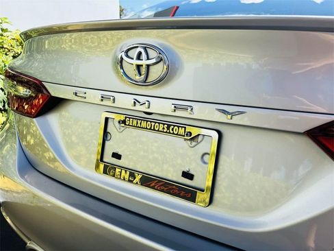 Used 2023 Toyota Camry SE image 9