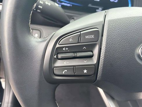 Certified 2023 Hyundai Venue SEL image 18