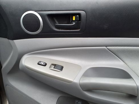 Used 2010 Toyota Tacoma Base V6 image 7