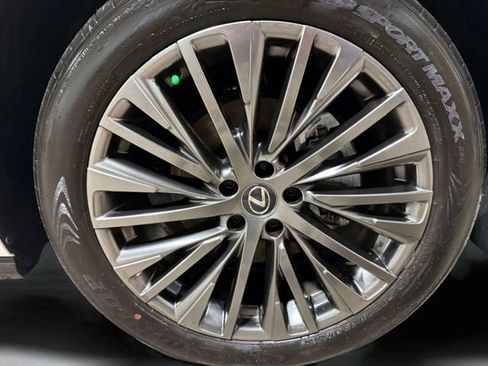 Used 2023 Lexus RZ 450e Premium image 32