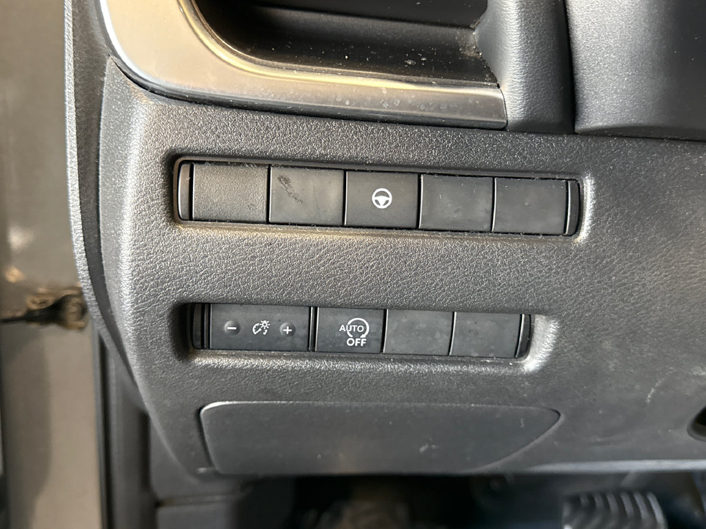 Used 2023 Nissan Rogue SV AWD/4WD image 22