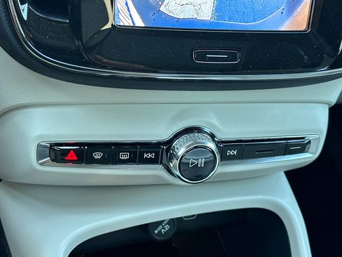 New 2026 Volvo XC40 B5 Plus w/ Protection Package Premier image 18