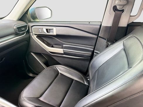 Used 2021 Ford Explorer XLT w/ Equipment Group 202A image 27