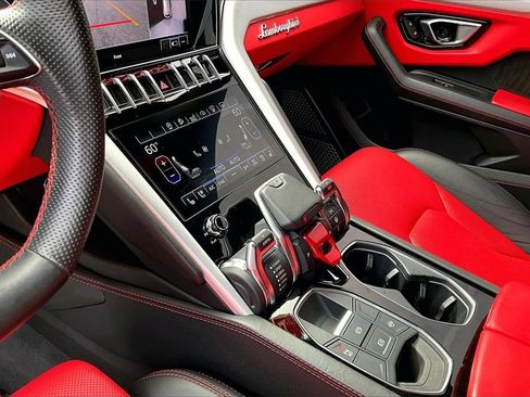 Used 2020 Lamborghini Urus image 23