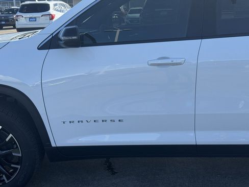 New 2026 Chevrolet Traverse LT image 18