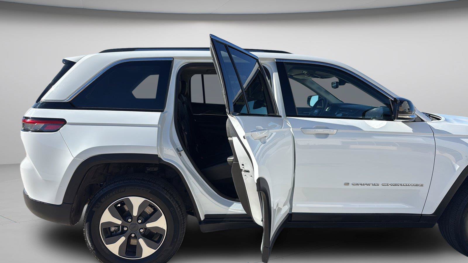 Used 2023 Jeep Grand Cherokee 4WD 4xe image 26