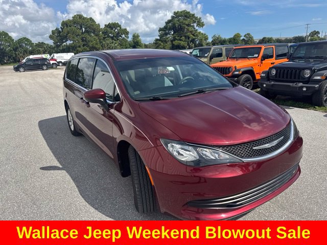 Used 2017 Chrysler Pacifica LX FWD image 3