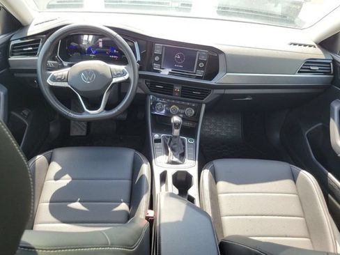 Used 2023 Volkswagen Jetta SE w/ Panoramic Sunroof Package FWD image 8