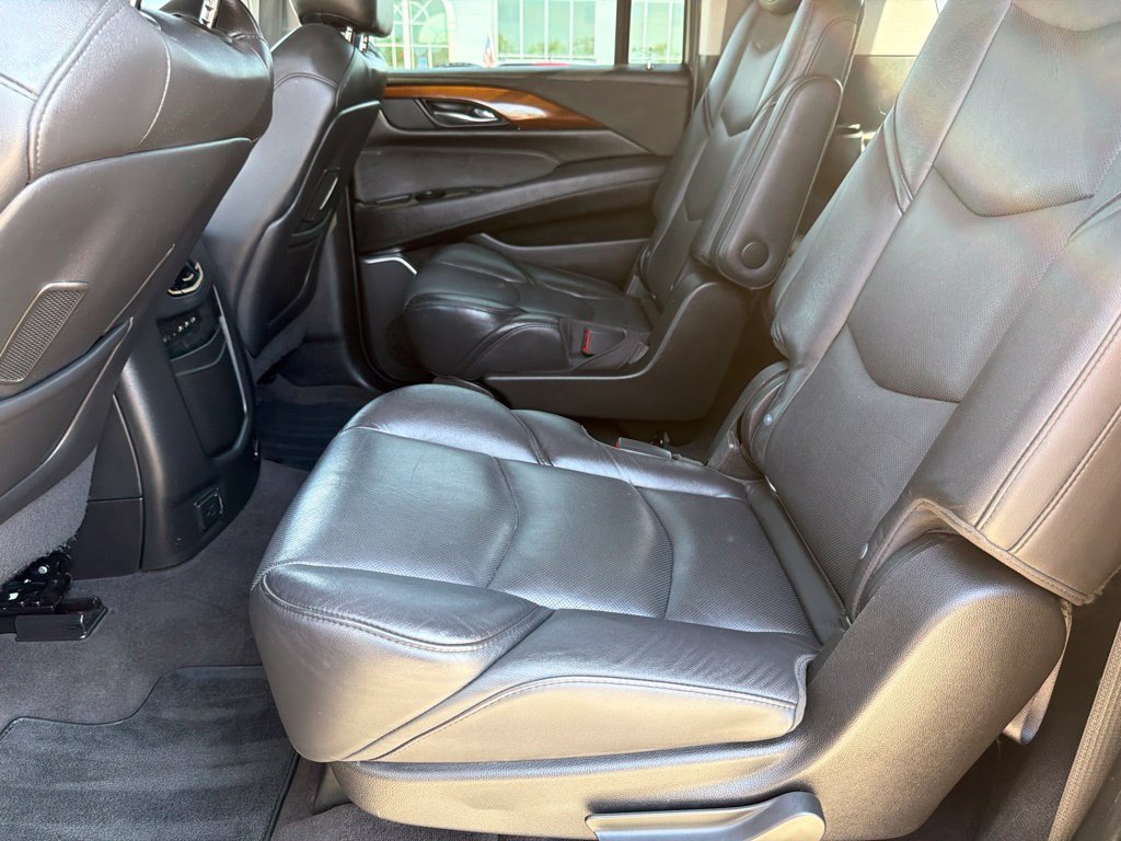 Used 2020 Cadillac Escalade ESV Premium Luxury w/ Escalade Sport Edition AWD/4WD image 23