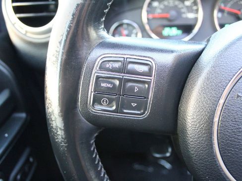 Used 2017 Jeep Wrangler Unlimited Rubicon w/ Connectivity Group AWD/4WD image 16