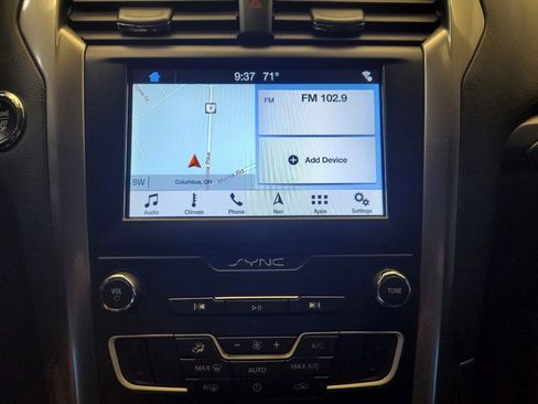 Used 2019 Ford Fusion SE FWD image 25
