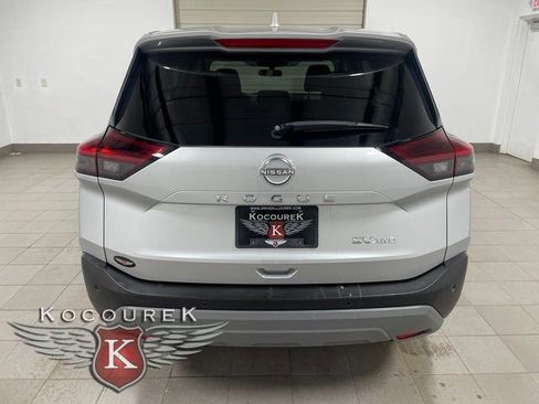 Used 2022 Nissan Rogue SV image 5