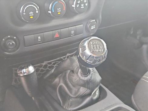 Used 2015 Jeep Wrangler Unlimited Rubicon AWD/4WD image 12
