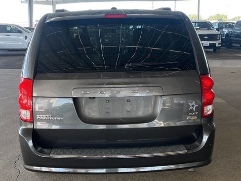 Used 2019 Dodge Grand Caravan SXT image 4