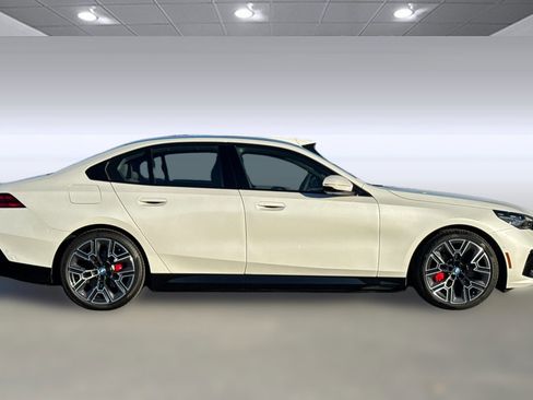 Used 2025 BMW i5 xDrive40 image 7