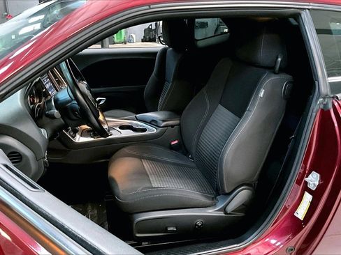 Used 2021 Dodge Challenger SXT image 18