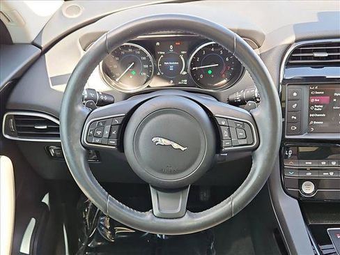 Used 2018 Jaguar F-PACE Premium AWD/4WD image 13