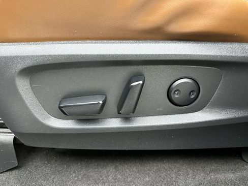 Used 2022 Nissan Pathfinder Platinum w/ Cargo Package AWD/4WD image 12