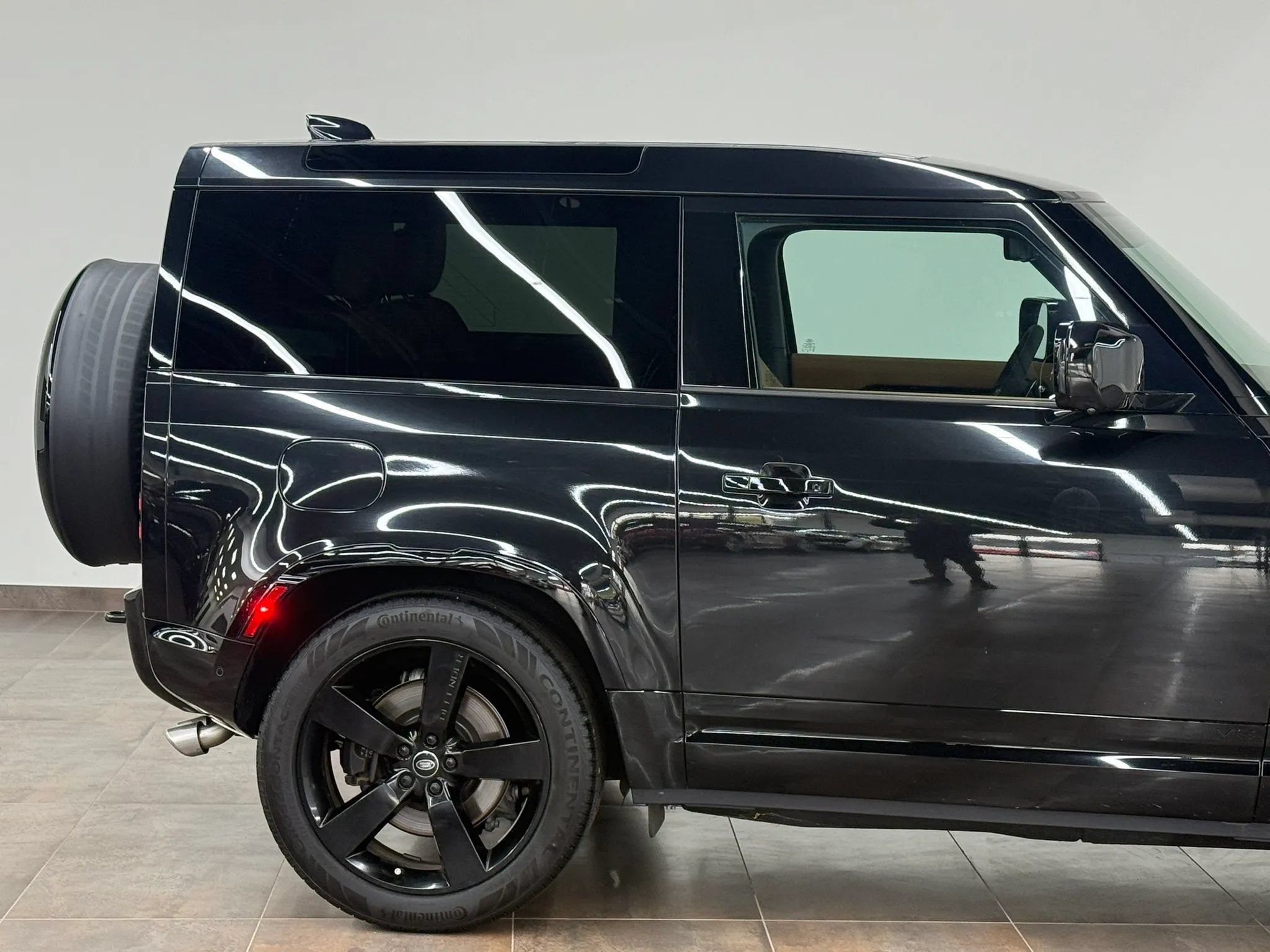 Used 2024 Land Rover Defender 90 V8 AWD/4WD image 15