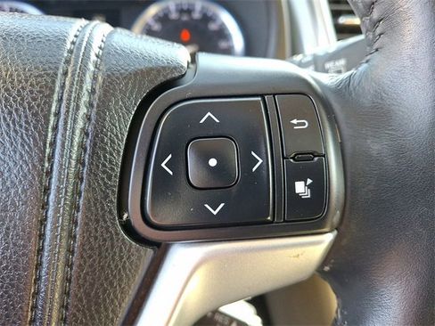 Used 2014 Toyota Highlander Limited image 23