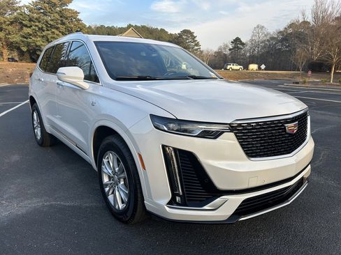 Used 2025 Cadillac XT6 Luxury image 19