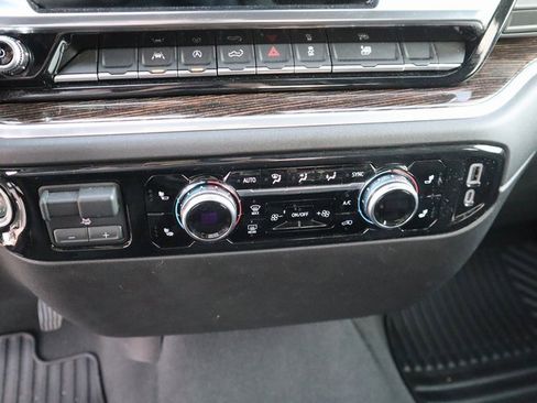 Used 2025 GMC Sierra 1500 Elevation image 35