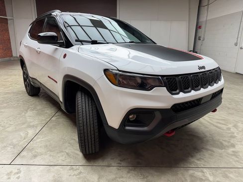 Used 2024 Jeep Compass Trailhawk AWD/4WD image 7