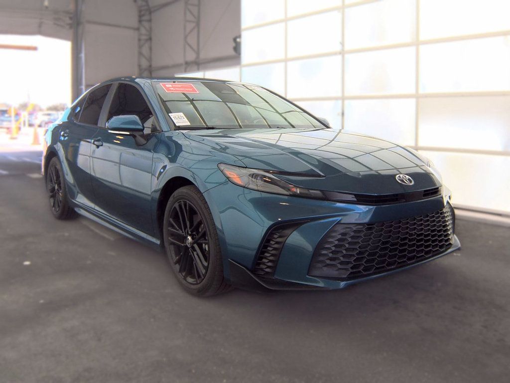 Used 2025 Toyota Camry SE FWD image 9