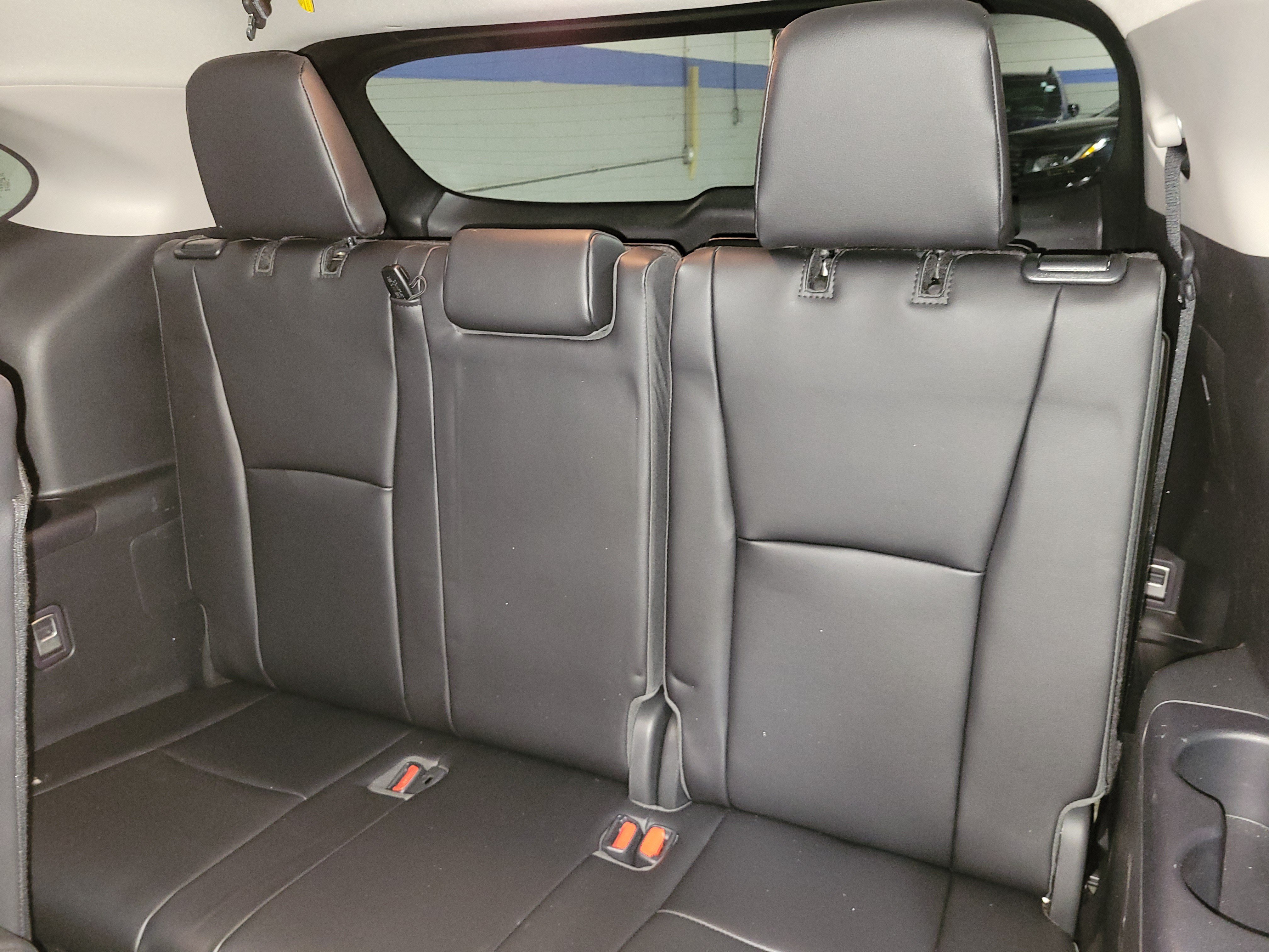 Used 2023 Toyota Highlander XLE AWD/4WD image 19