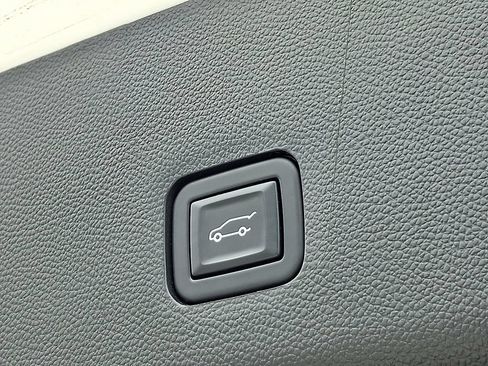 Certified 2021 Chevrolet Traverse RS AWD/4WD image 32